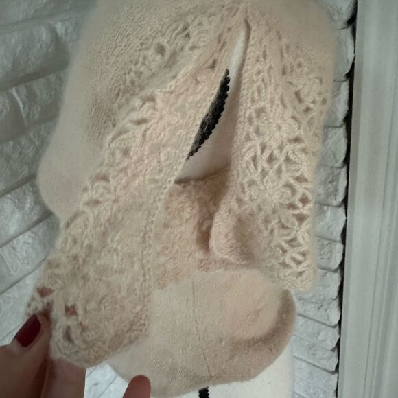 Reference Point Lambswool Short Sleeved Sweater w/ Crochet Floral Sleeves - Picture 4 of 6